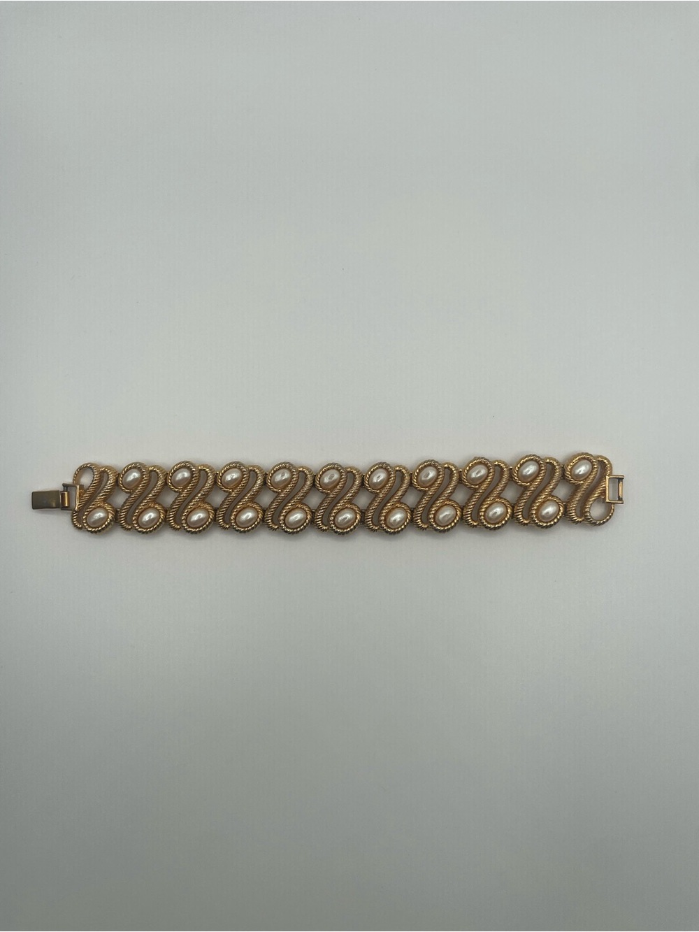 VTG Monet Gold Tone Wave Pattern Design Accented with Woven Faux Pearl Bracelet